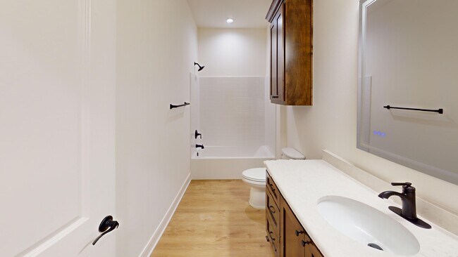 Guest Bathroom - 6618 Bendale Dr