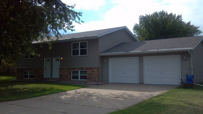 Building Photo - 821 Westwood Dr