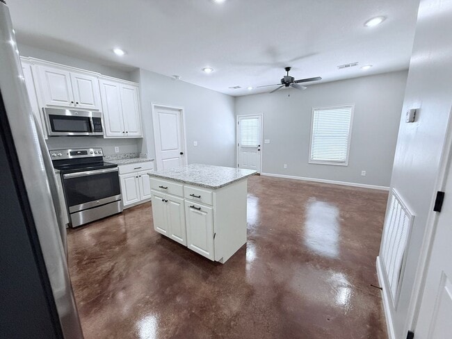 Building Photo - 101 Private Rd 4017