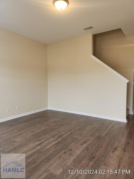 Photo - 73 Labrador Ln