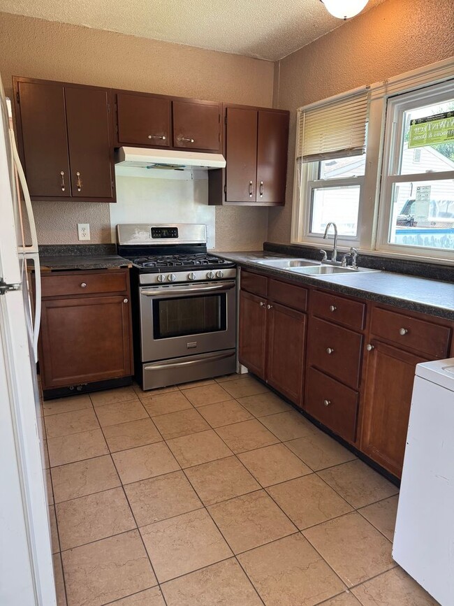 Photo - 2 bed 1 bath home, $1050.00 Near Bunn Park
