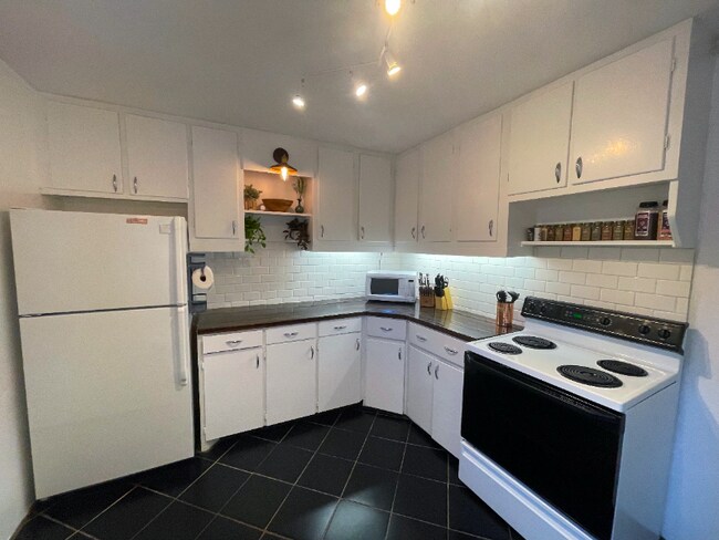 Photo - 711 W 5th St