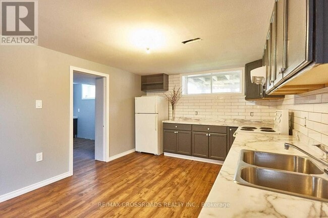 Photo - 904 Crocus Crescent