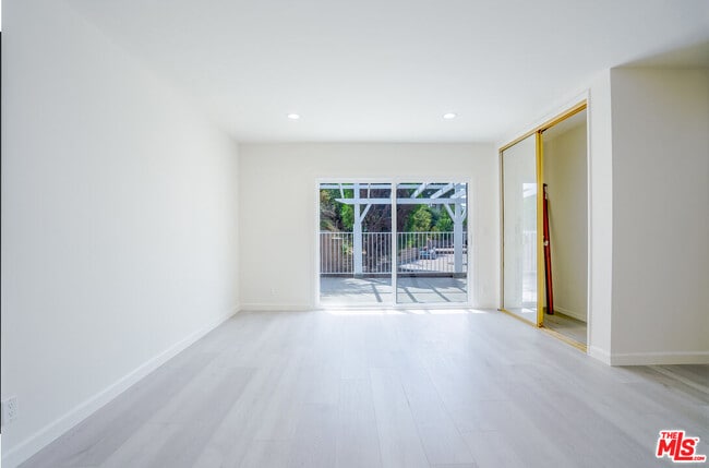 Photo - 17440 Fraser Pl