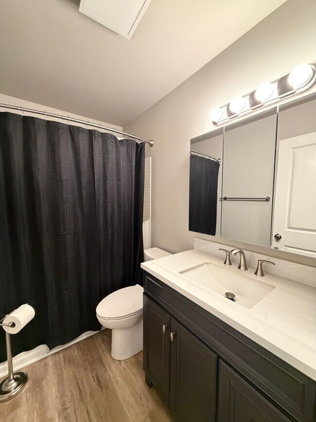 Photo - Downtown 2 BR, Complete Remodel! Unidad 8