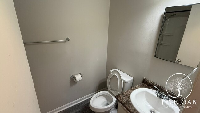 Photo - 70 Thornton St