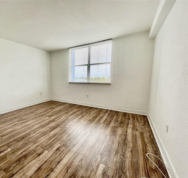 Photo - 401 69th St Unit 405