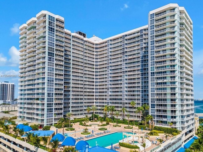 Building Photo - 7601 E Treasure Dr Unit 1017