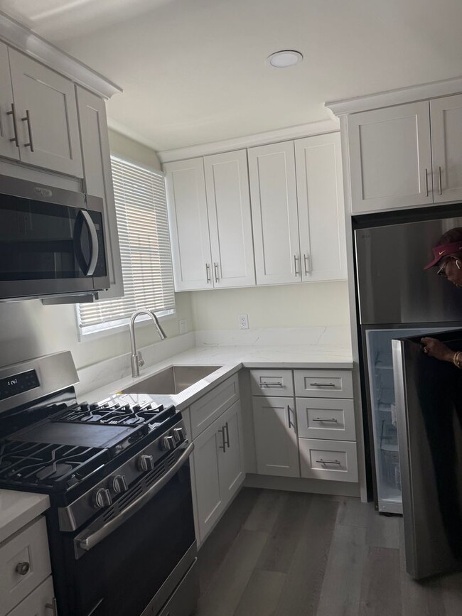 Photo - FOR RENT — COMPLETELY REMODELED Apartment Unidad 3527