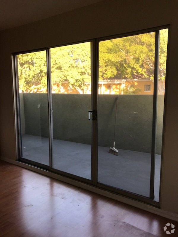 Building Photo - 471 S Fairfax Ave Unit 473.5 Rental