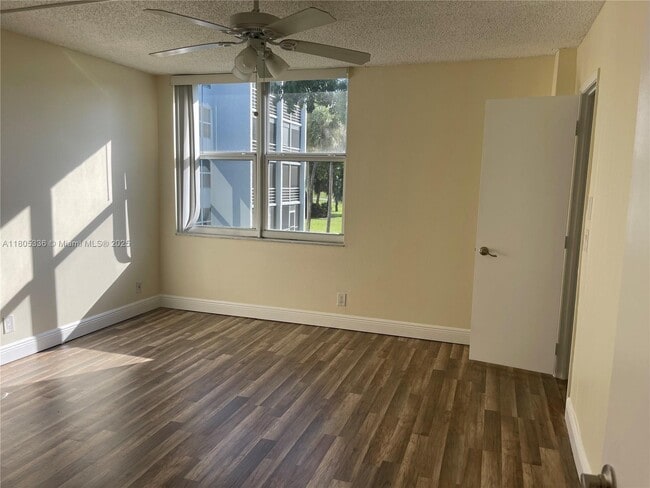 Photo - 9401 Evergreen Pl