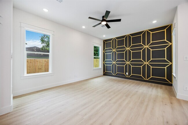 Photo - 4601 Newberry St