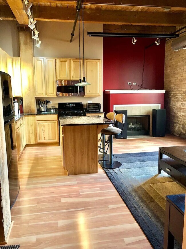 Photo - 1740 N Maplewood Ave Unit 116