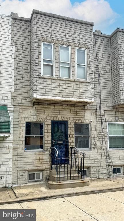 Building Photo - 2105 S Woodstock St Rental