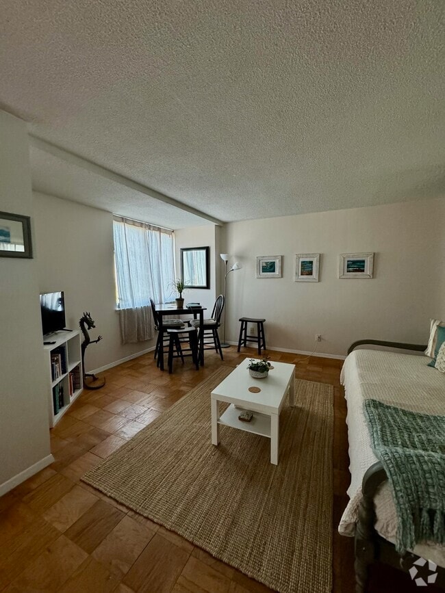 Building Photo - 501 Slaters Ln Unit 1013 Rental
