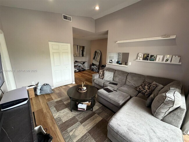 Photo - 2301 NW 96th Terrace Unidad 16D