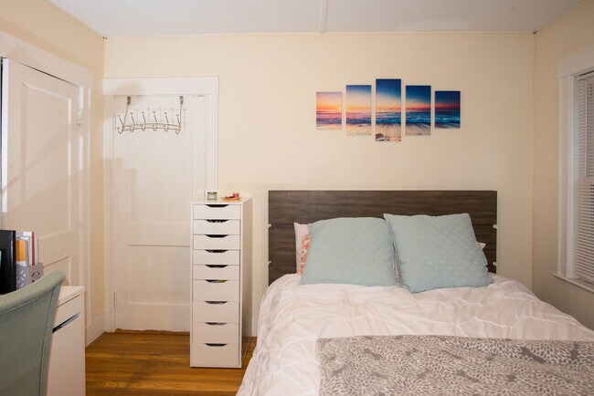 19 Sunset St Unit 2