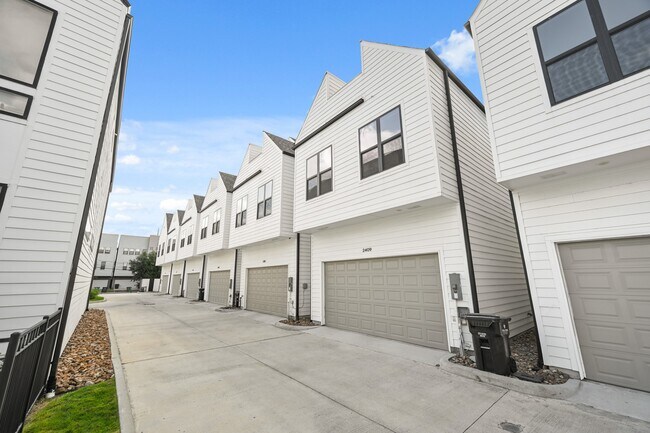 Photo - 2409 Webster St