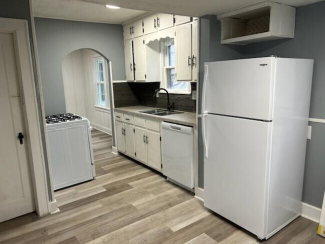 1128 High - 1128 High