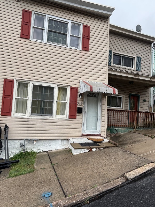 Building Photo - 319 N George St Rental