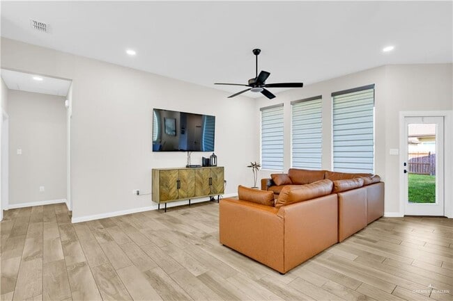 Photo - 22 Yarrow St