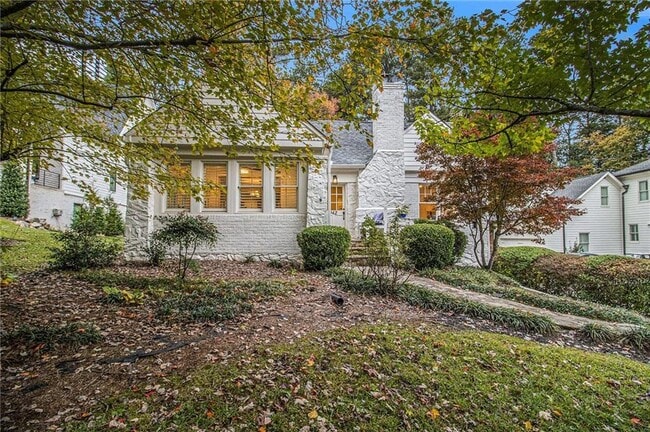 Building Photo - 942 Eulalia Rd NE