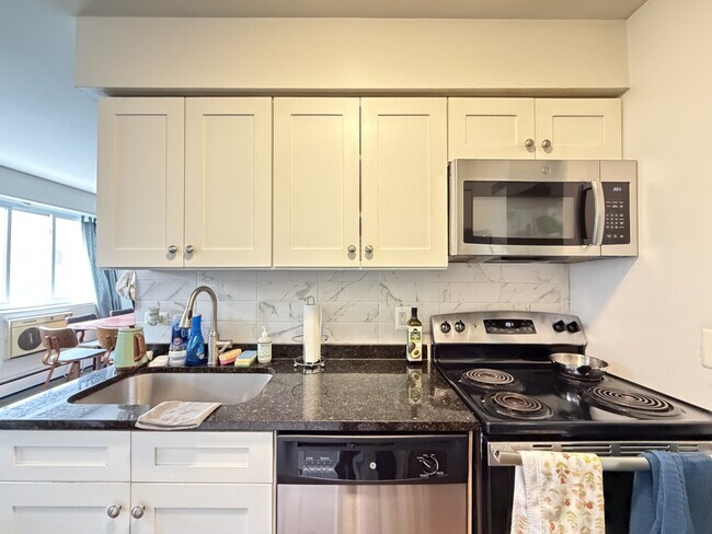 Photo - 520 W Aldine Ave Unit 204