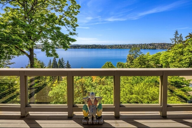 Photo - Luxury Mercer Island Retreat | Lake Views & Minutes to Seattle!!!
