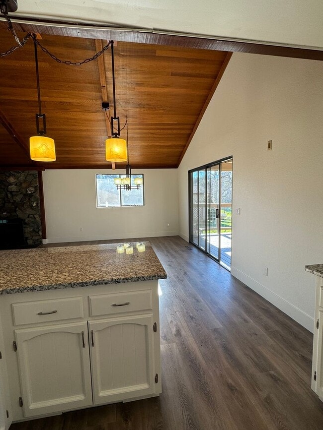 Photo - Lake of the pines GOLF COURSE charmer! New counters, new floor, new paint! Wonderful home!