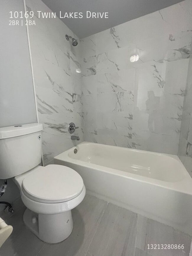 Photo - 10169 Twin Lakes Dr