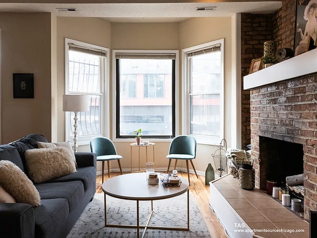 Building Photo - 2523 N Lincoln Ave Unit 2C