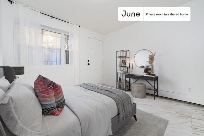 Private bedroom in 3 bed/1 bath Home - Private bedroom in 3 bed/1 bath Home Unidad B