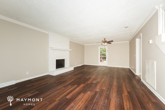 Photo - 265 Clearlake Dr W