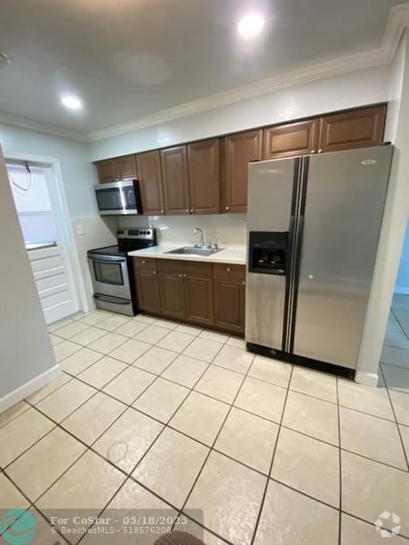 Building Photo - 6170 SW 43rd St Unit 1-2 Rental