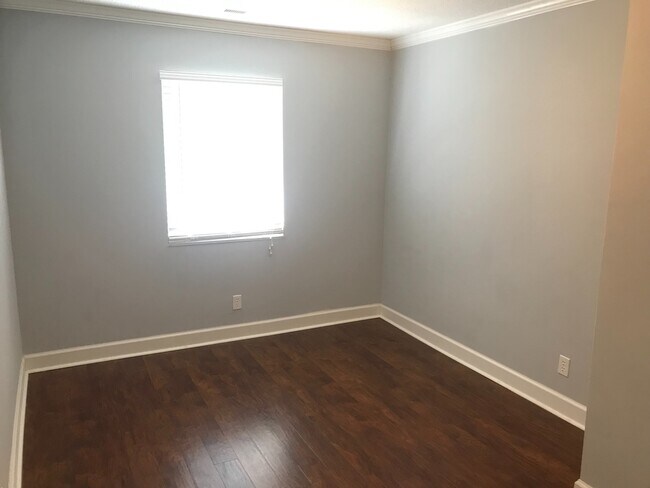 Photo - 507 Spring St SW
