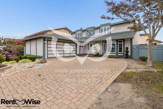 1032 Egret St