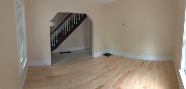 livingroom - 9 Booth St Casa Unidad A