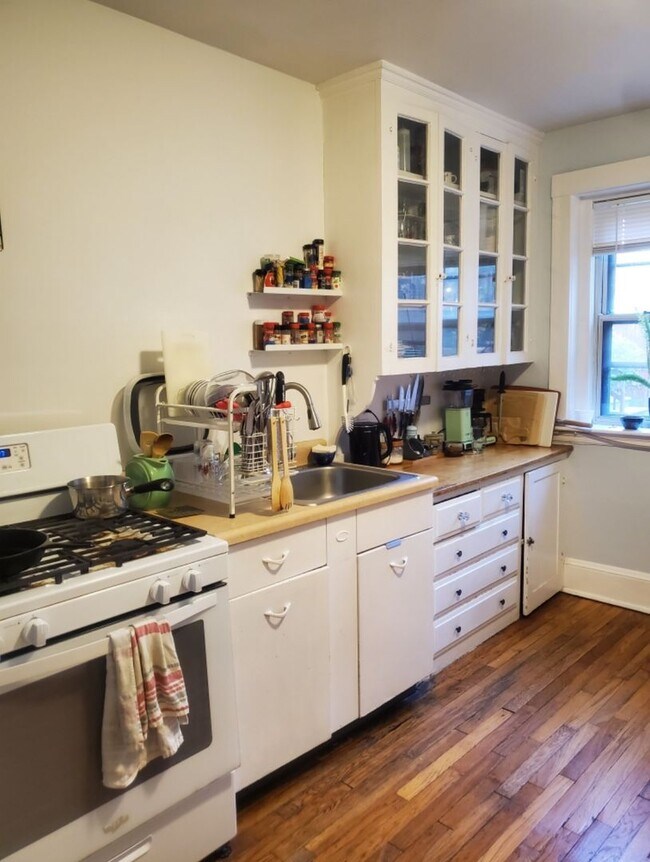 Photo - JP Two-Bedroom Quiet cul-de-sac off-Centre