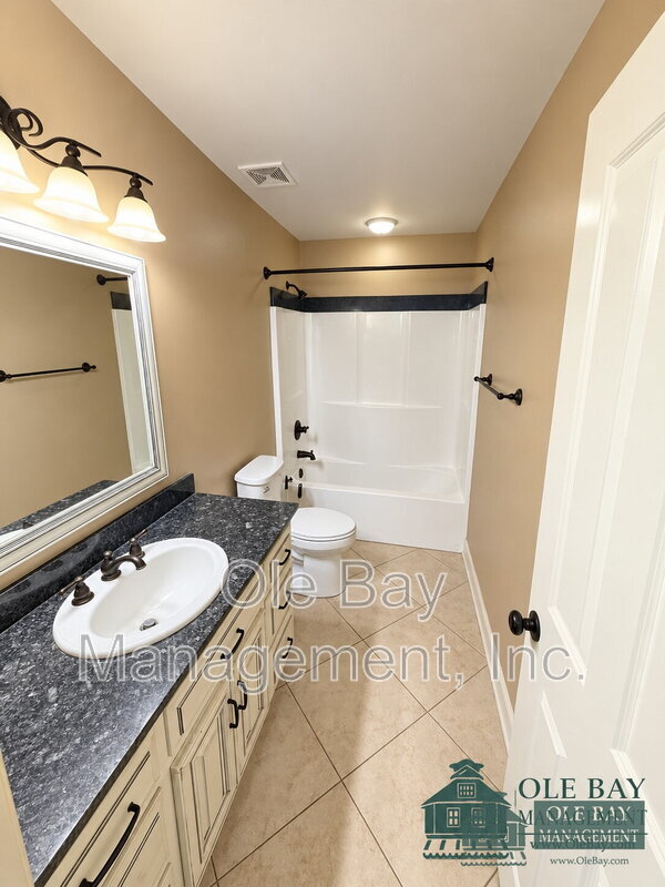 Photo - 18 Breydon Ct