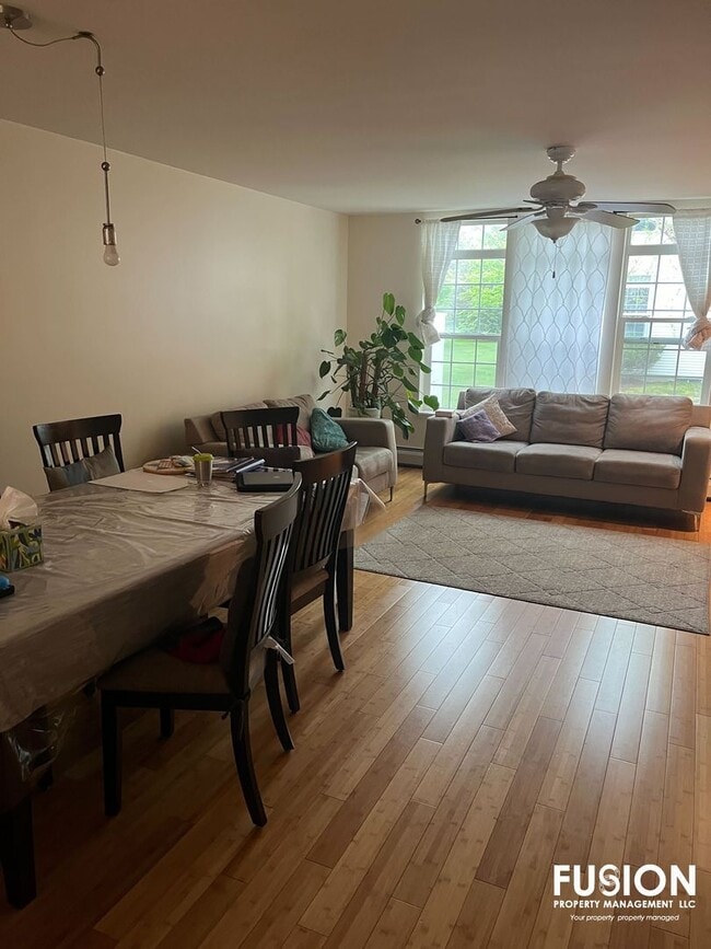 Photo - Impeccably Maintained 3bd, 2 bth Stonington Circle Condo!
