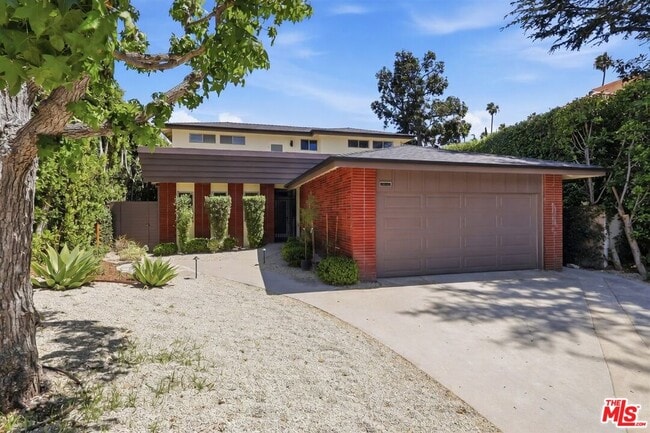 Photo - 444 S Windsor Blvd