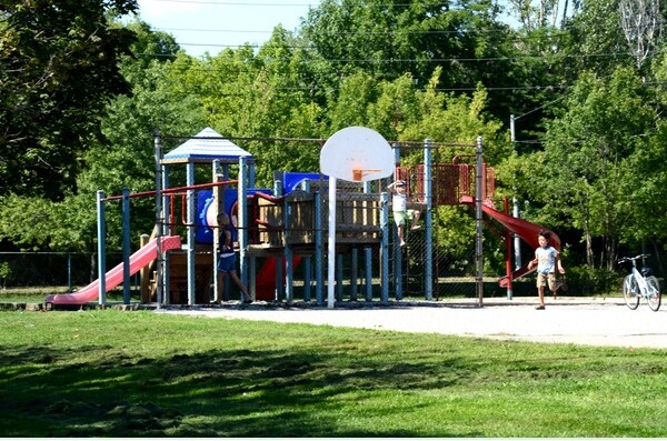 Photo - 549-573 N Service Rd