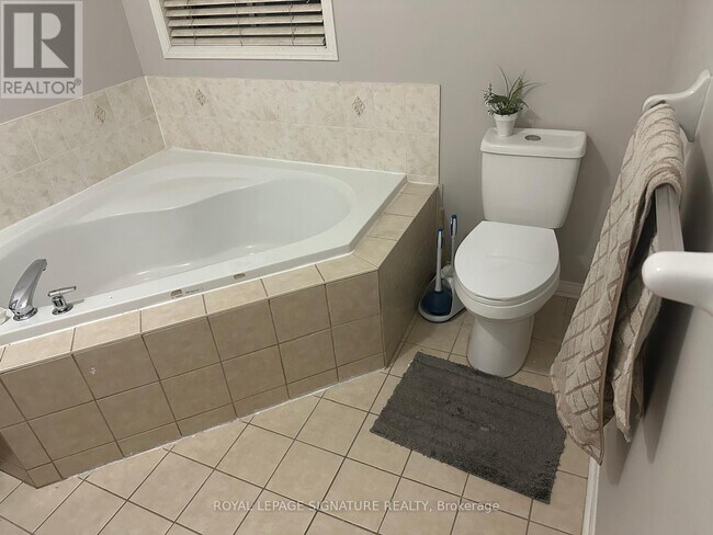 Photo - 1215 Wadebridge Crescent