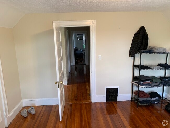 Building Photo - 1081 Broadway Unit 2 Rental