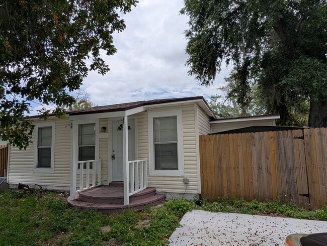 Building Photo - St. Pete 2 Bed 2 Bath For Rent