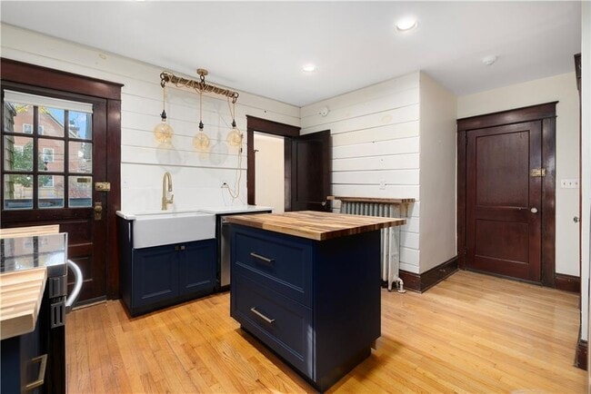 Building Photo - 31 Cranston Ave Unit 3