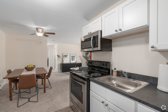 2BR, 1BA - 745SF - Kitchen - Norris Hills Apartments