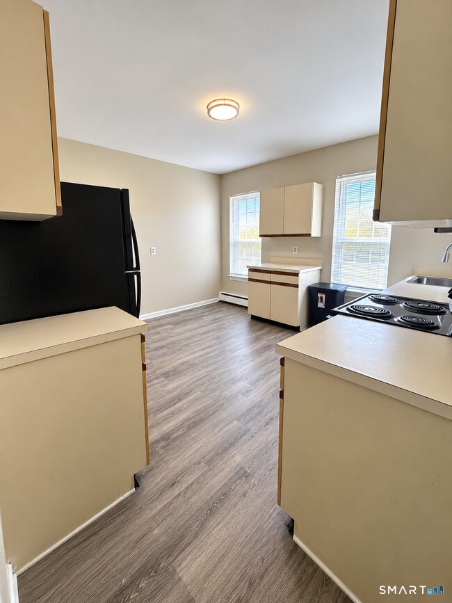 640 Elm St Unit 2R
