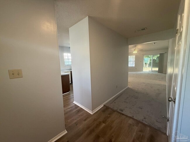 Photo - 2715 Summertree Ln