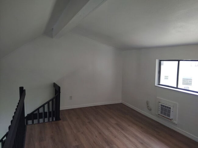 Photo - 2122 Bradford St